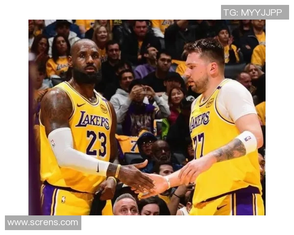 湖人队与热火队首场对决精彩回顾与赛后分析 湖人队与热火队首场对决精彩回顾与赛后分析