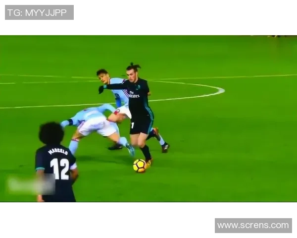 埃斯特旺:我能踢边路或中路,期望用体现报答球迷对我的喜欢 埃斯特旺:我能踢边路或中路,期望用体现报答球迷对我的喜欢